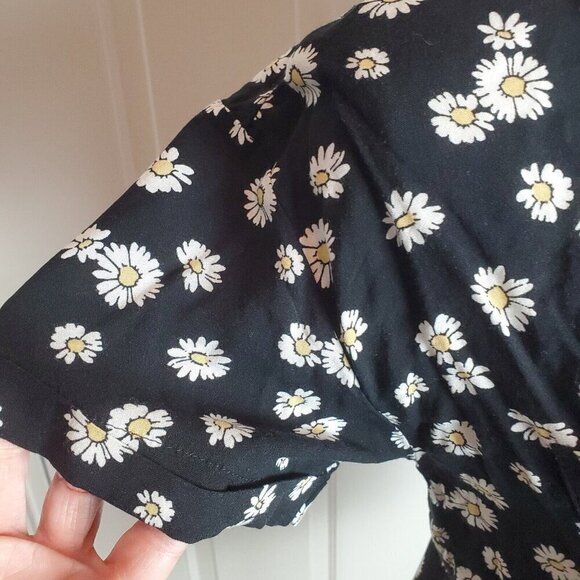 Hollister Cropped Button Up Shirt XS/S Black Tie Front Floral Festival Daisy‎ - Picture 6 of 10